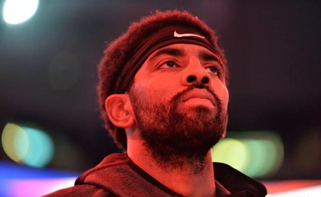 记者：世界杯抽签仪式开始前，大力神杯已经抵达华盛顿（世界杯抽签未启，大力神杯已抵达华盛顿）