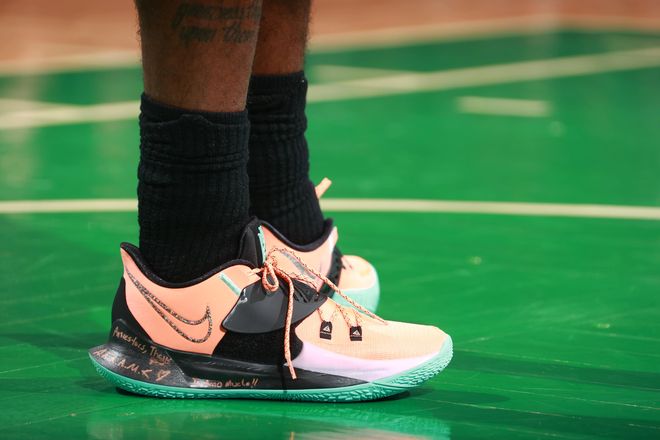 最快百球先生！哈兰德领取英超100球纪念球（哈兰德创英超百球最快纪录，获颁百球纪念球）