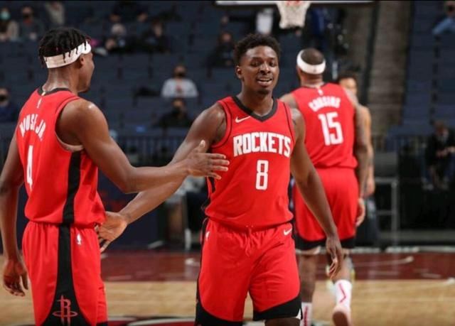 逆天，挪威甲门将点球大战一脚将摆好的球踢走以干扰对方（点球大战现争议：挪威甲门将踢走已摆好皮球干扰对手）