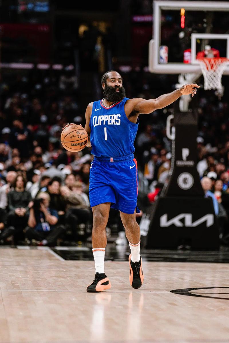 中超：武汉三镇2-0战胜上海申花（中超：武汉三镇2-0零封上海申花）