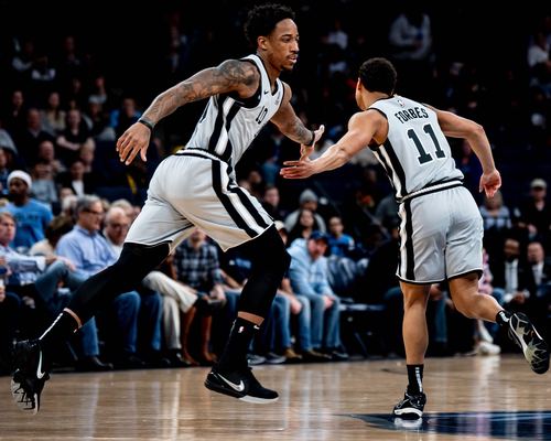 每体：瓜迪奥拉本周一现身巴塞罗那，受邀参加一场新书发布会（每体：瓜迪奥拉周一亮相巴塞罗那，应邀出席新书发布会）