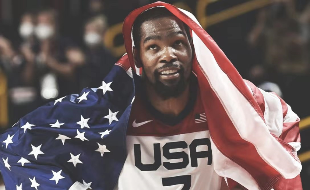 小蜘蛛谈与巴萨的传闻：这并不让我困扰，我尽量不去过多关注（小蜘蛛回应巴萨传闻：不受影响，尽量少关注）