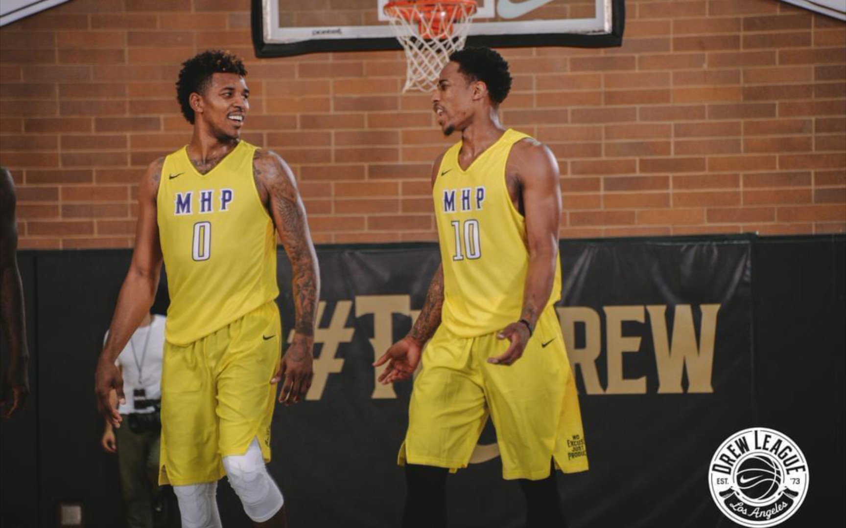 英超冷门多豪门问题多，曼联1比1西汉姆，B费错失良机被质疑（英超爆冷频现豪强陷困境，曼联1-1西汉姆，B费挥霍良机遭质疑）