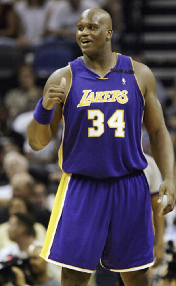 国乒多人香港街头行！王曼昱大笑露齿：8连胜张本美和国乒唯一（国乒众将香港街头漫步！王曼昱笑露齿，对张本美和豪取8连胜成队内唯一）